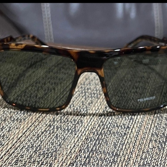 NWT Quay “LET IT RUN POLARIZED” tort/grn Sunglasses - Picture 3 of 9